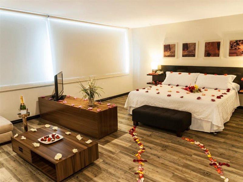 Hotel Bogota Virrey Екстериор снимка
