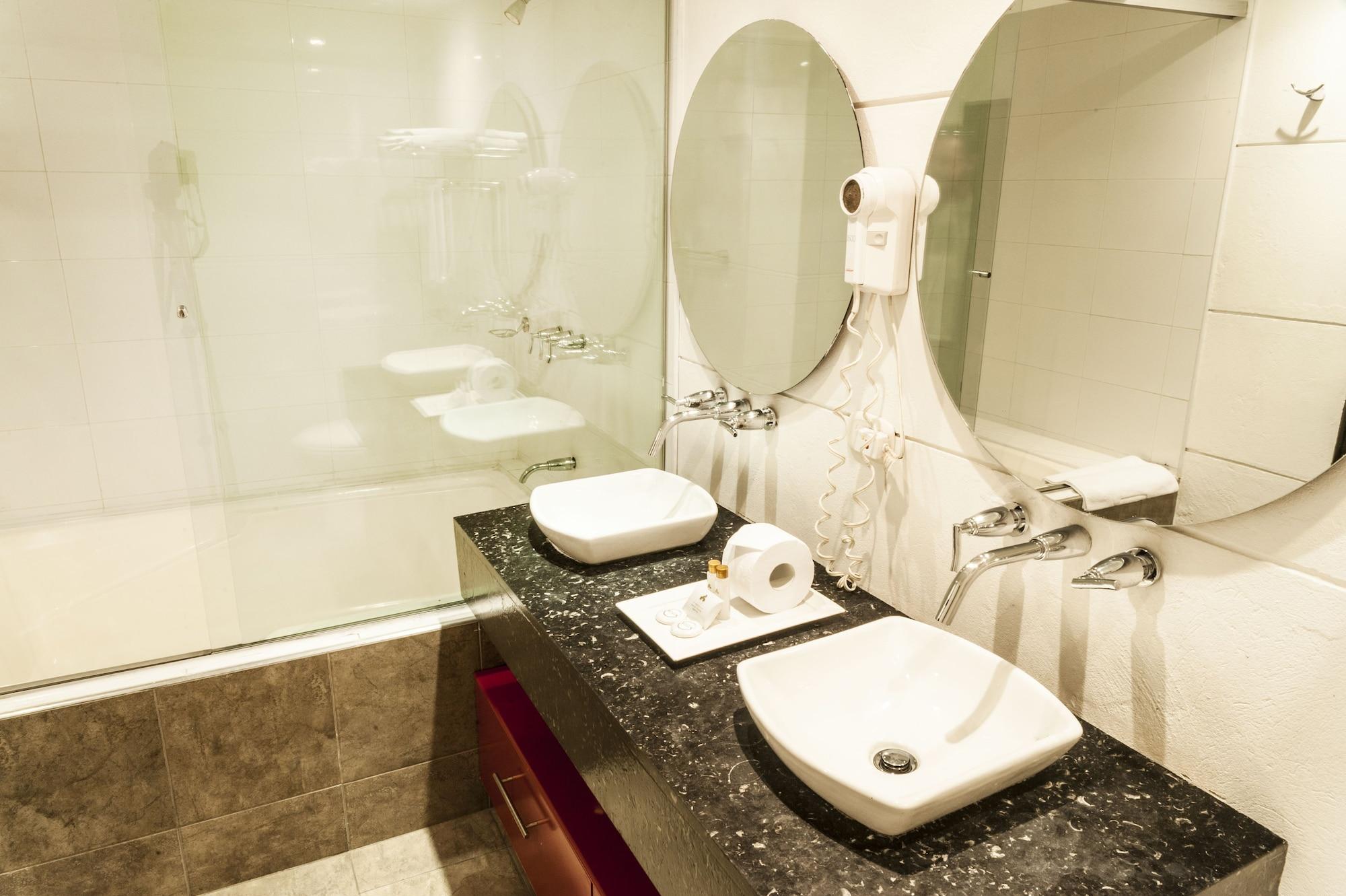 Hotel Bogota Virrey Екстериор снимка