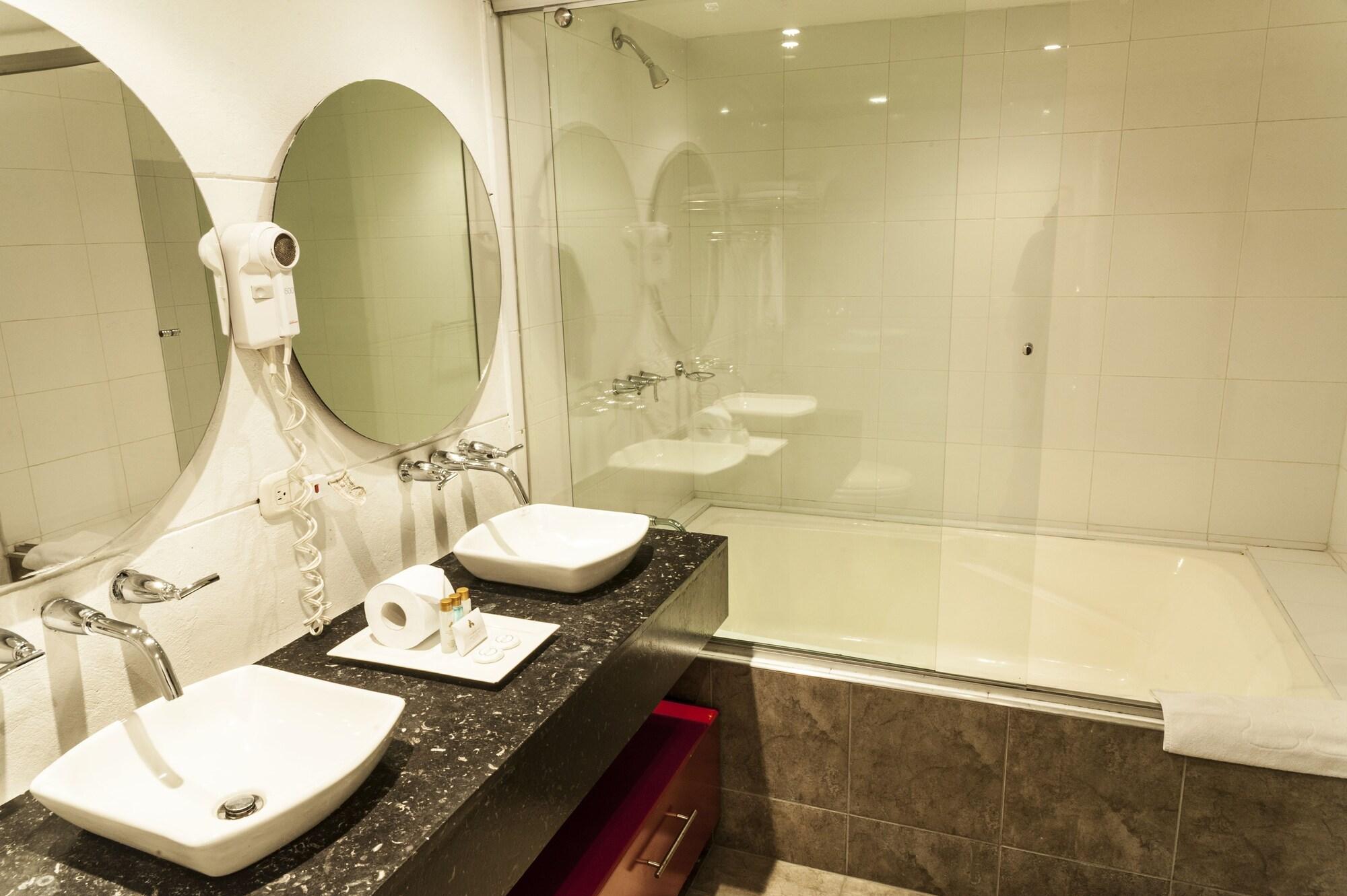 Hotel Bogota Virrey Екстериор снимка