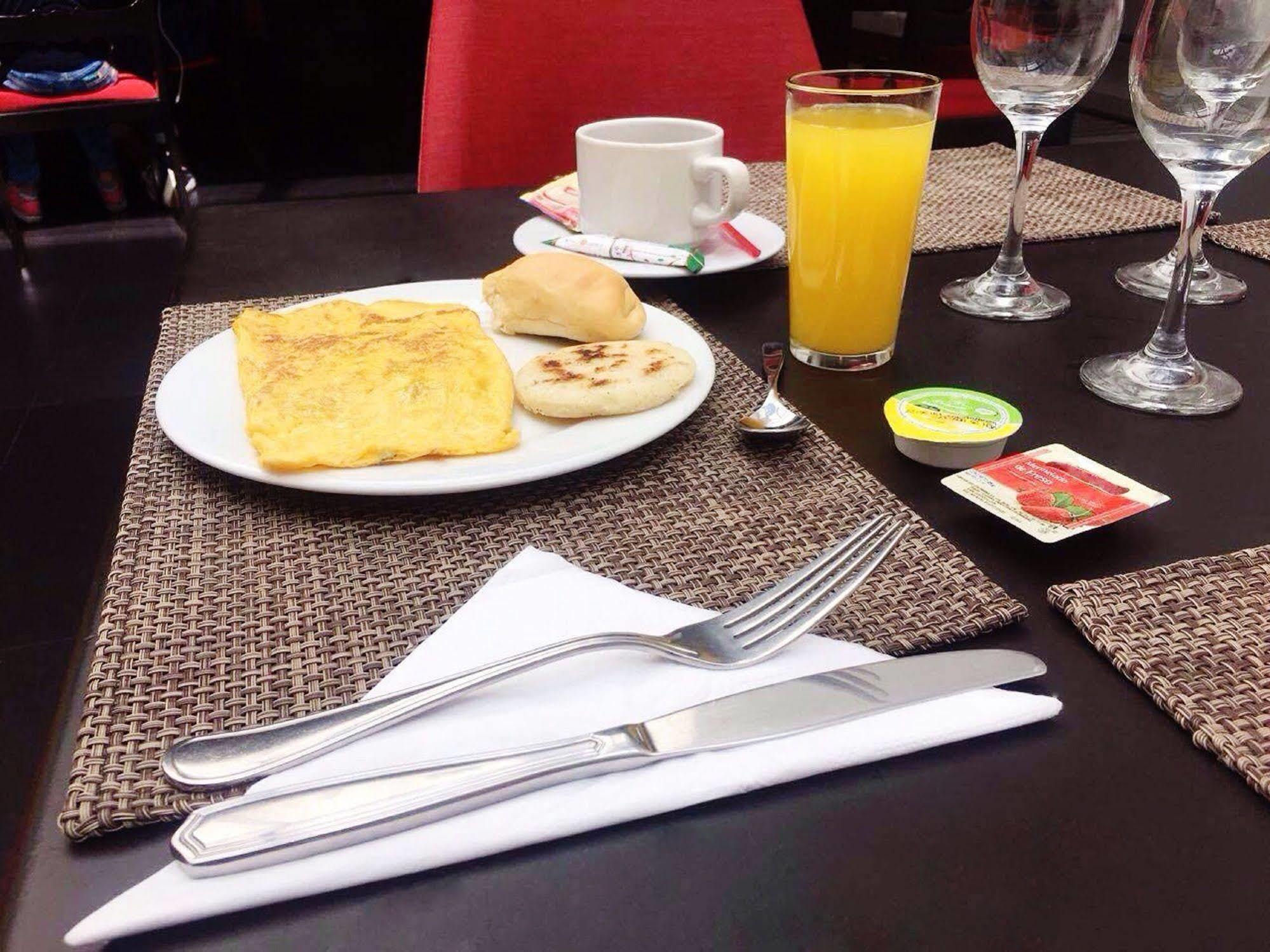 Hotel Bogota Virrey Екстериор снимка