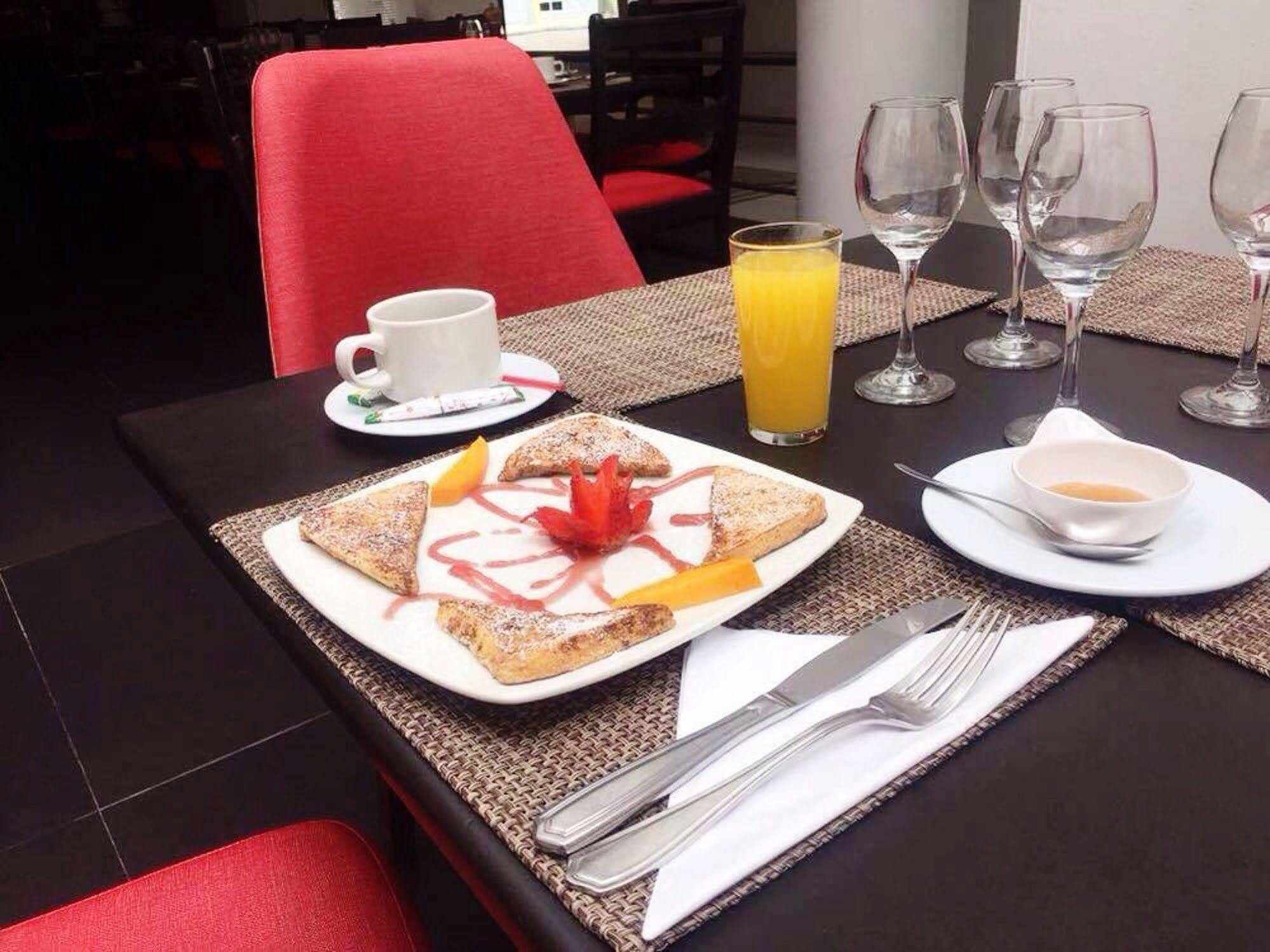 Hotel Bogota Virrey Екстериор снимка