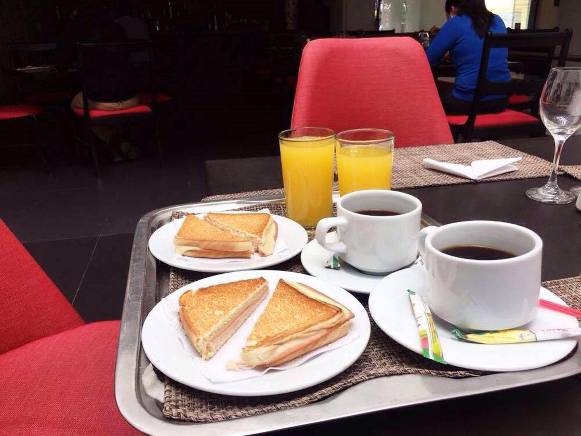 Hotel Bogota Virrey Екстериор снимка