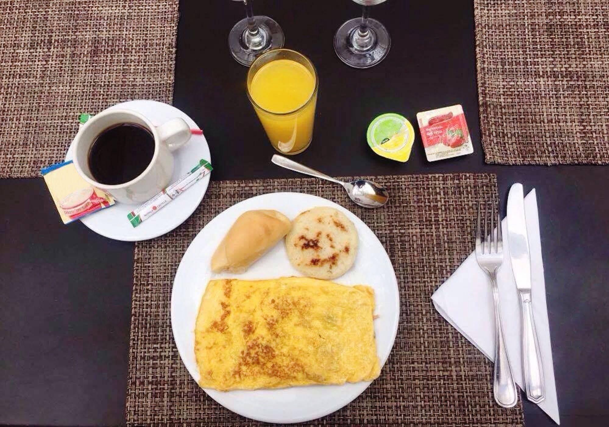 Hotel Bogota Virrey Екстериор снимка
